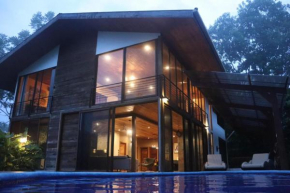 Corcovado Deluxe House-pool-jacuzzi-great views
